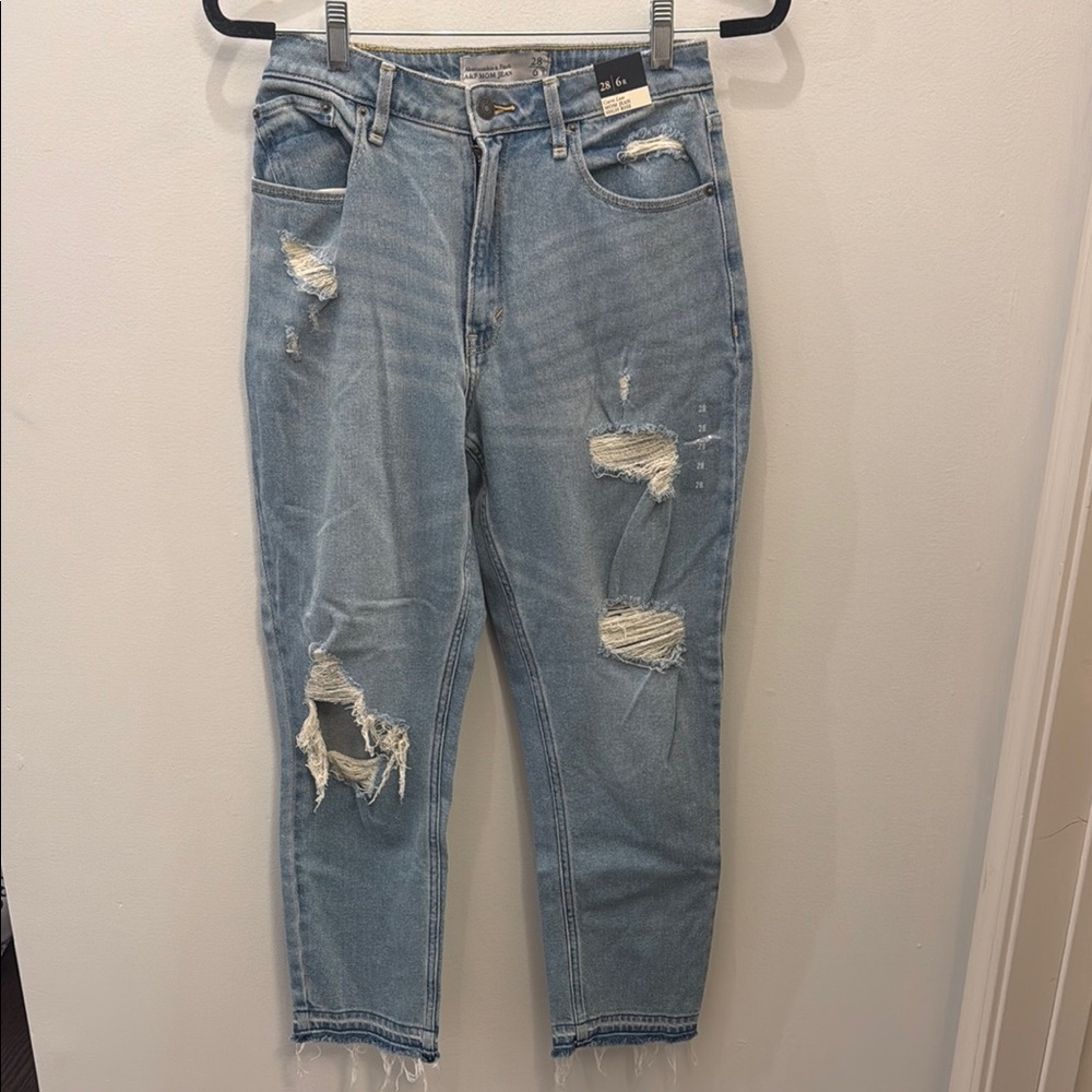 Abercrombie and Fitch mom jeans